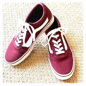 Vans Old Skool Sneaker in Maroon size 6.5